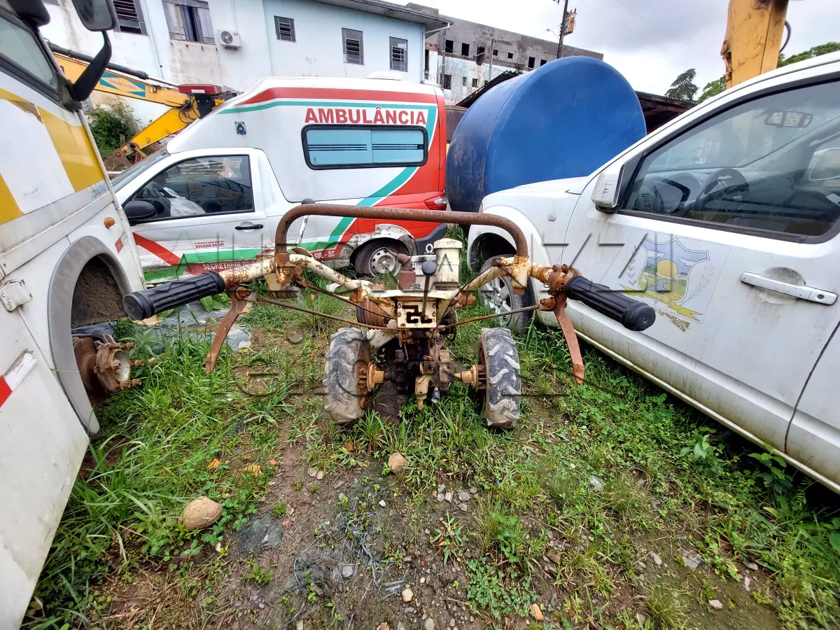 LOTE 040 - MICRO TRATOR-TOBATTA CAP13CV MODELO M140N - ANO 1999