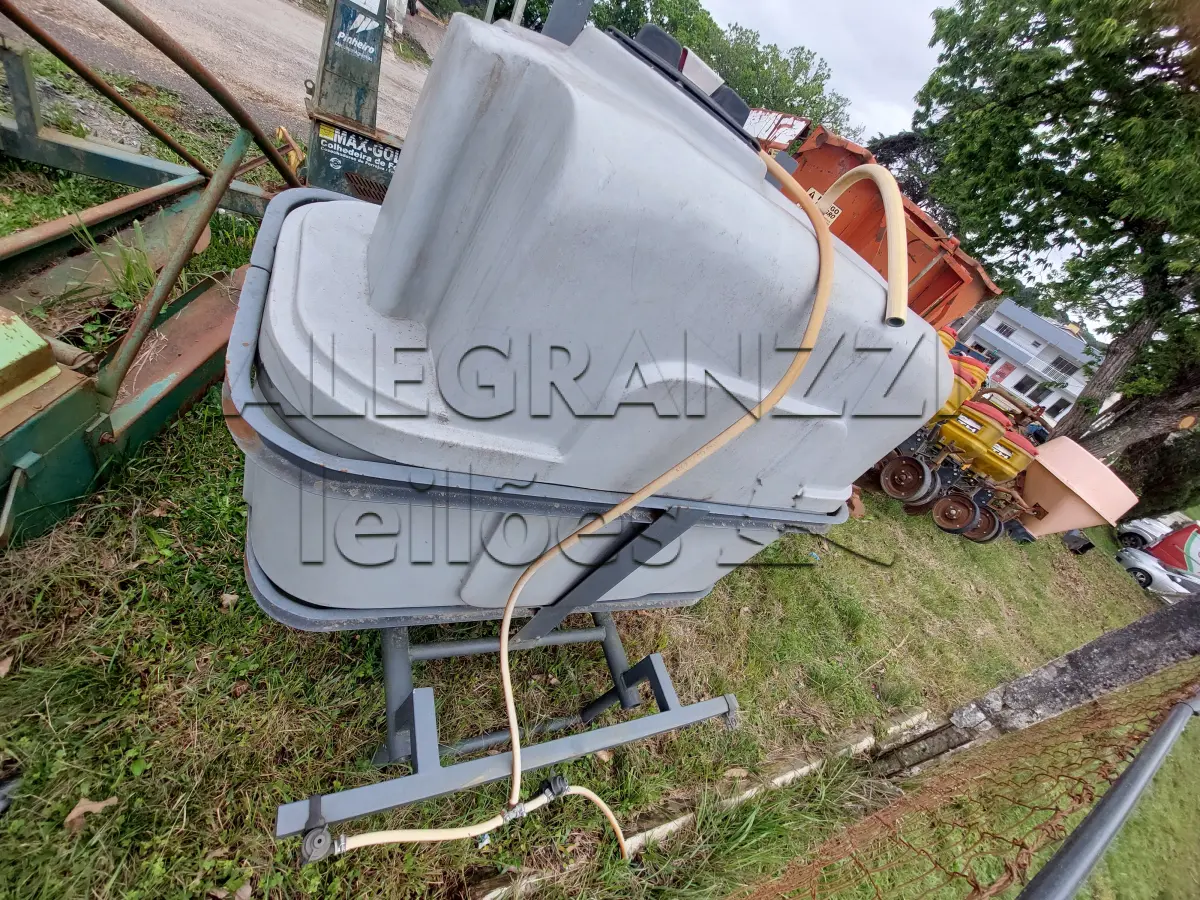 LOTE 020 - COLHEDORA DE FORRAGENS CUSTOM