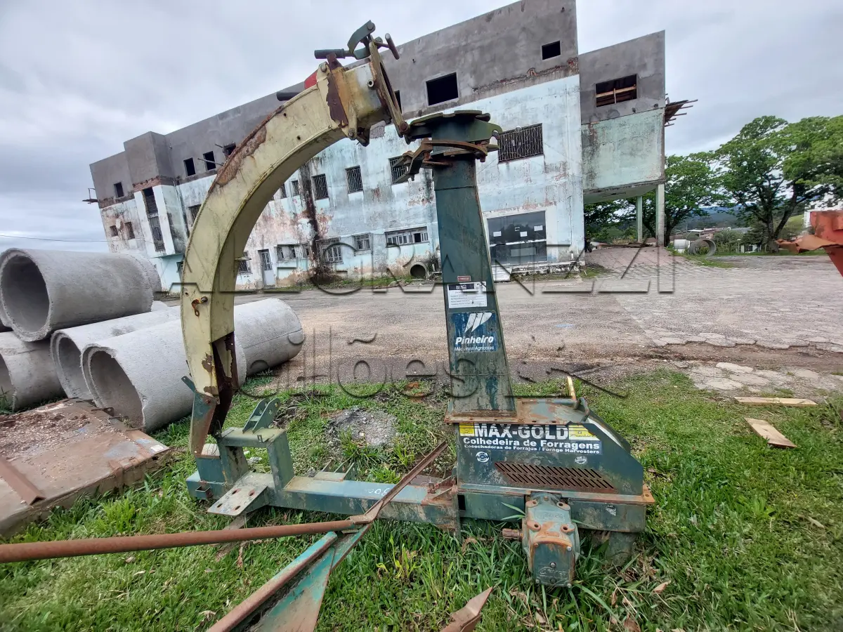 LOTE 016 - COLHEDEIRA MAX GOLD 12 PREMIER CX HD PINHEIRO