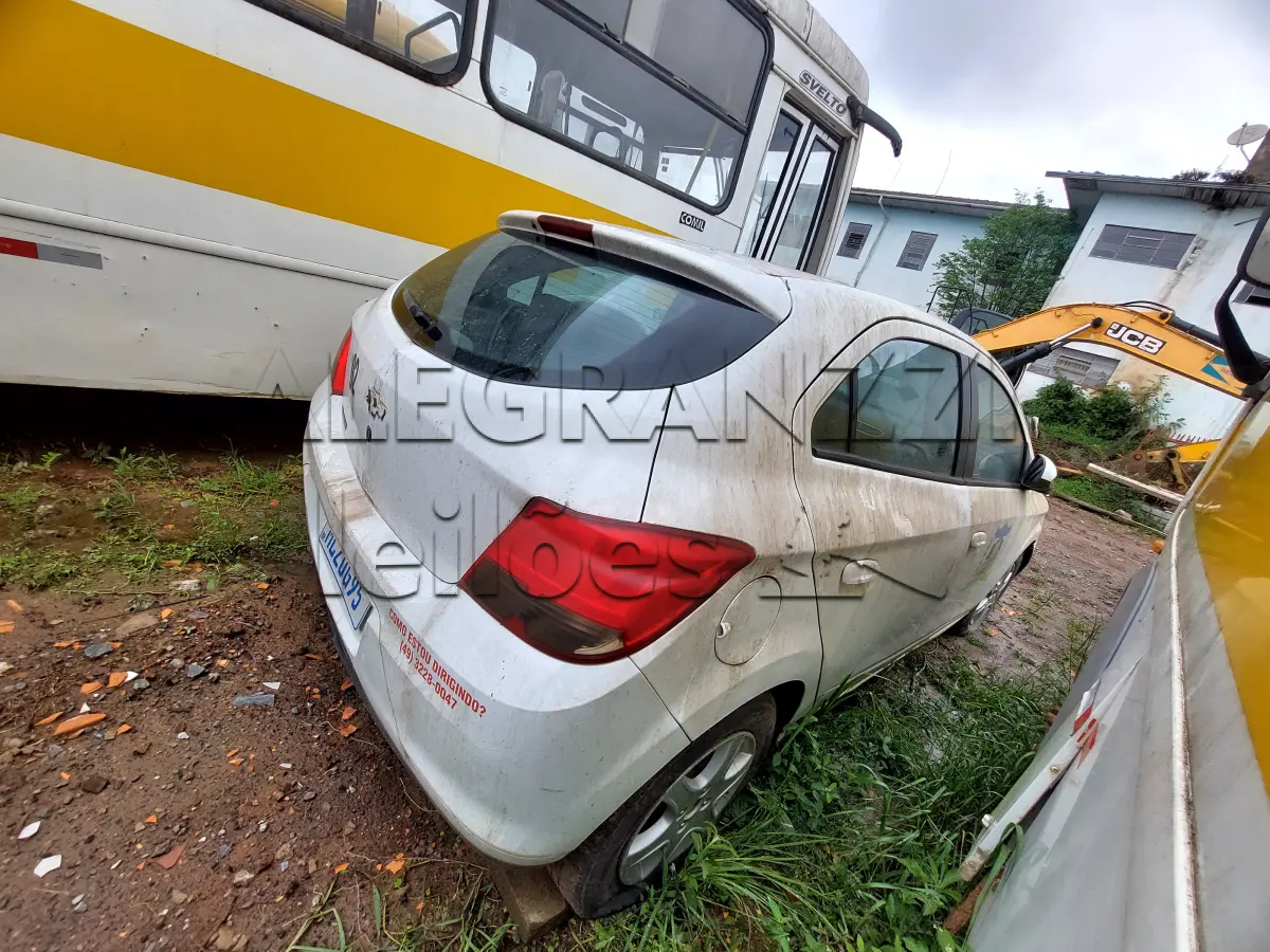 LOTE 031 - CHEVROLET ONIX 1.4 MT L - ANO 2014/2015 - NÃO FUNCIONA