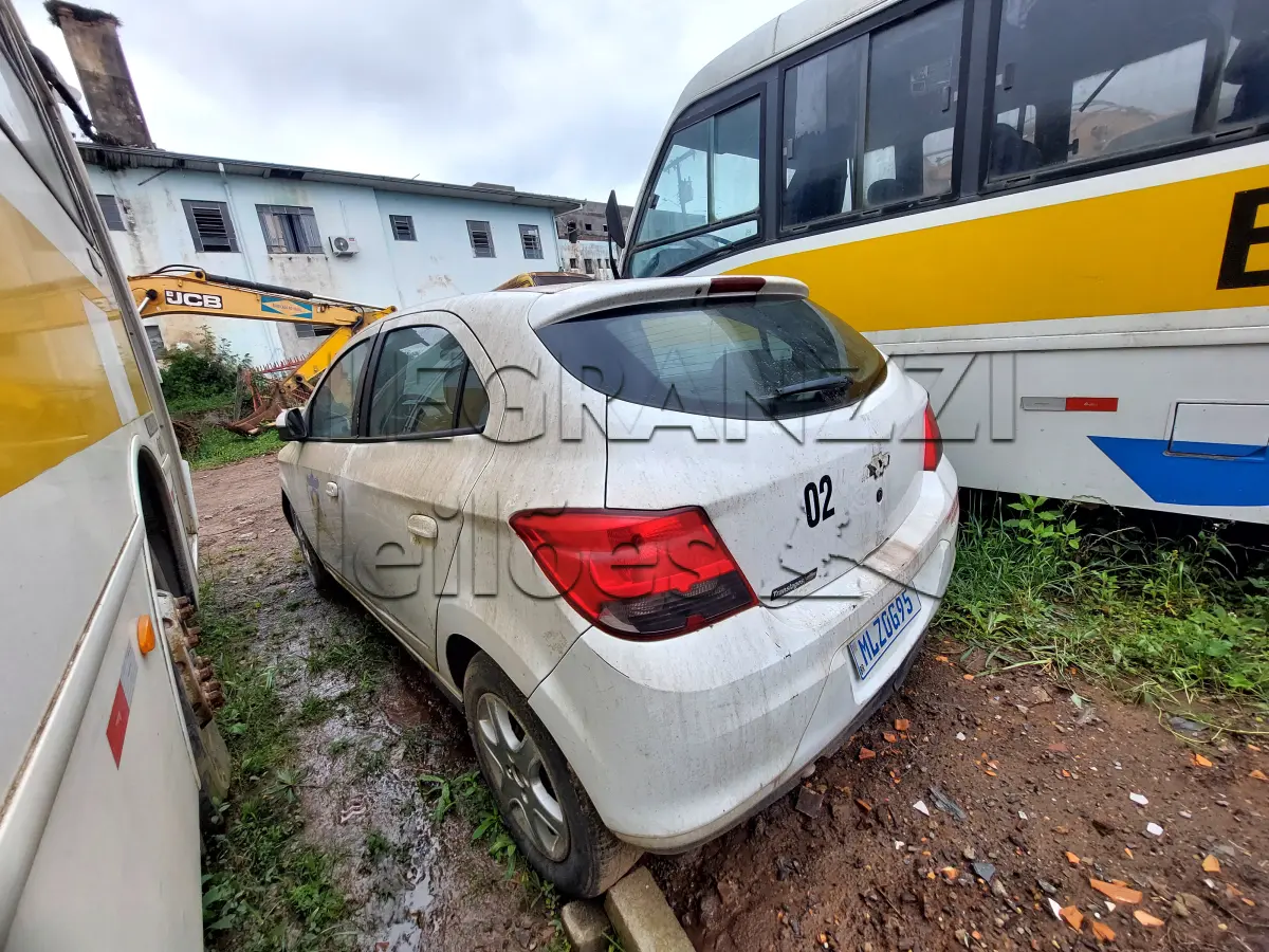 LOTE 031 - CHEVROLET ONIX 1.4 MT L - ANO 2014/2015 - NÃO FUNCIONA