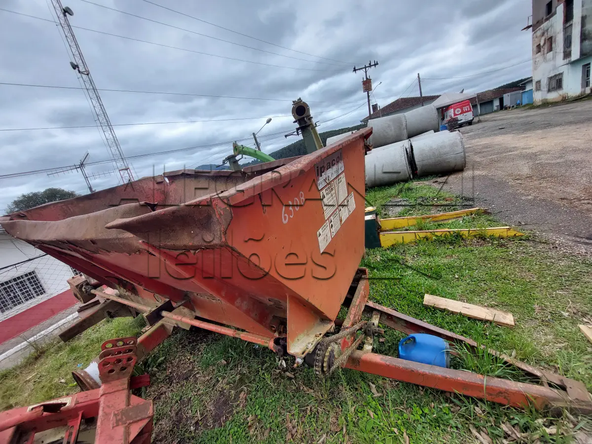LOTE 015 - DISTRIBUIDOR DE CALCÁRIO E ADUBO IPACOL