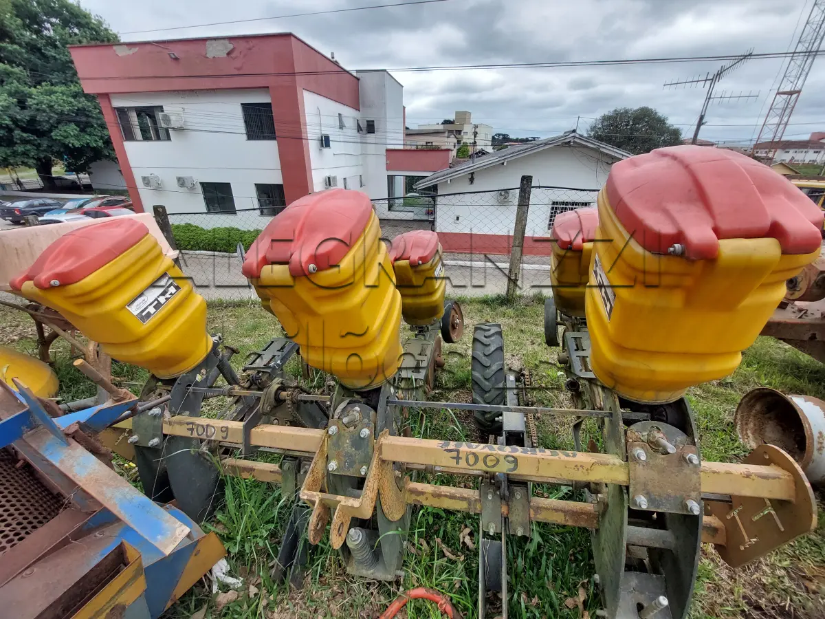 LOTE 014 - PLANTADEIRA ADUBADEIRA 03 LINHAS THUROW