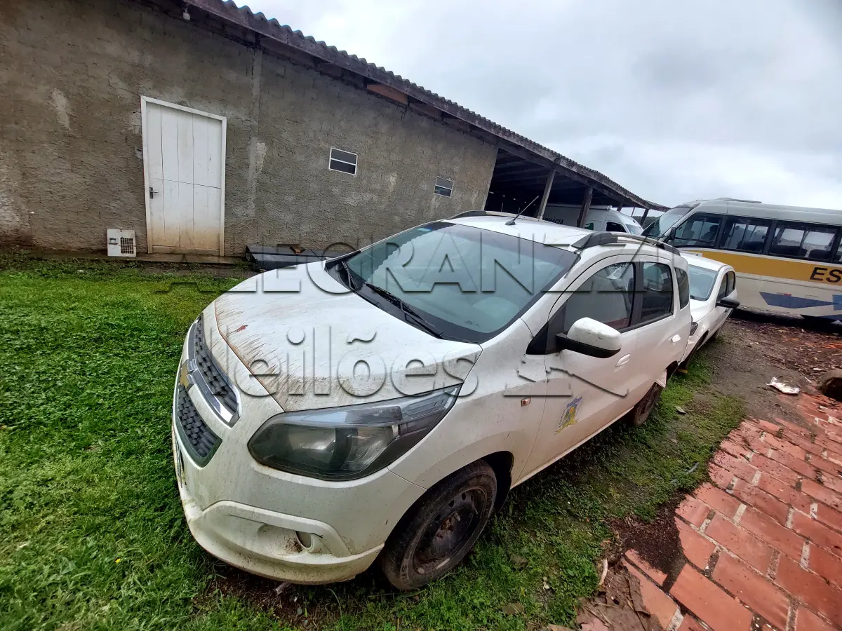 LOTE 032 - CHEVROLET SPIN 1.8 l MT LTZ - ANO 2013/2014 - COMPLETO