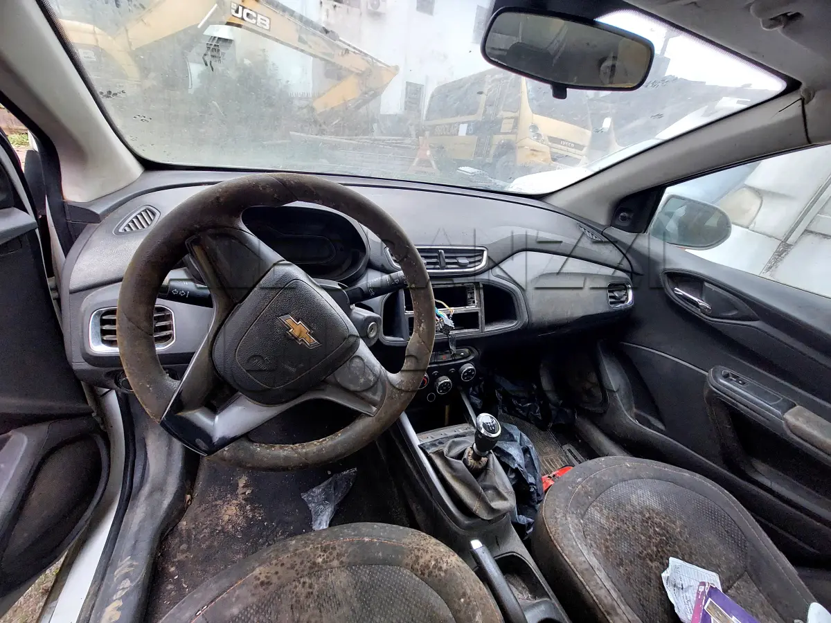 LOTE 031 - CHEVROLET ONIX 1.4 MT L - ANO 2014/2015 - NÃO FUNCIONA