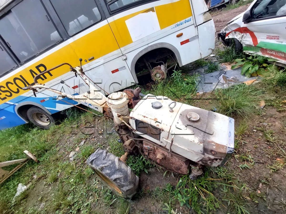 LOTE 040 - MICRO TRATOR-TOBATTA CAP13CV MODELO M140N - ANO 1999