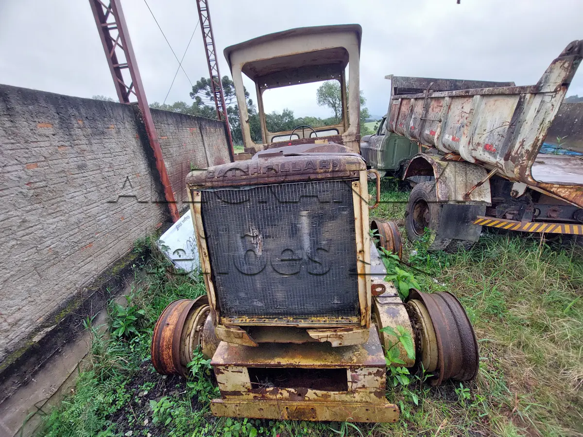 LOTE 044 - SUCATA DE MOTONIVELADORA CATERPILLAR - ANO 1980/1980