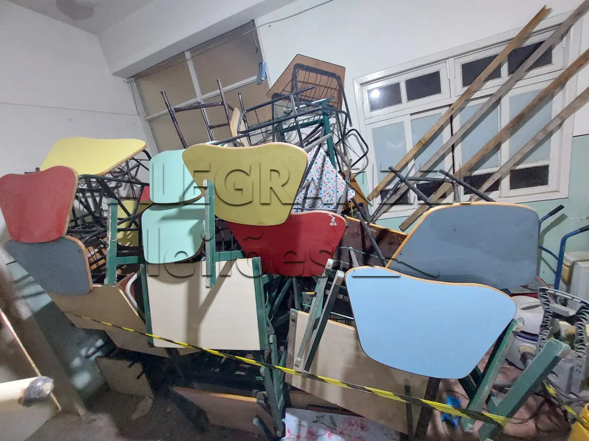 LOTE 002 - LOTE DE CARTEIRAS