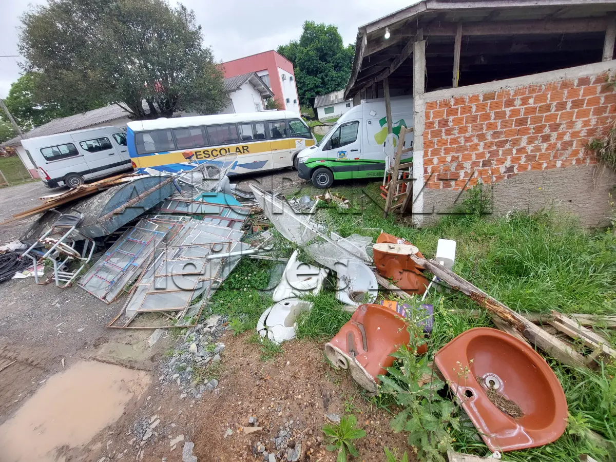 LOTE 010 - SUCATAS EM GERAL