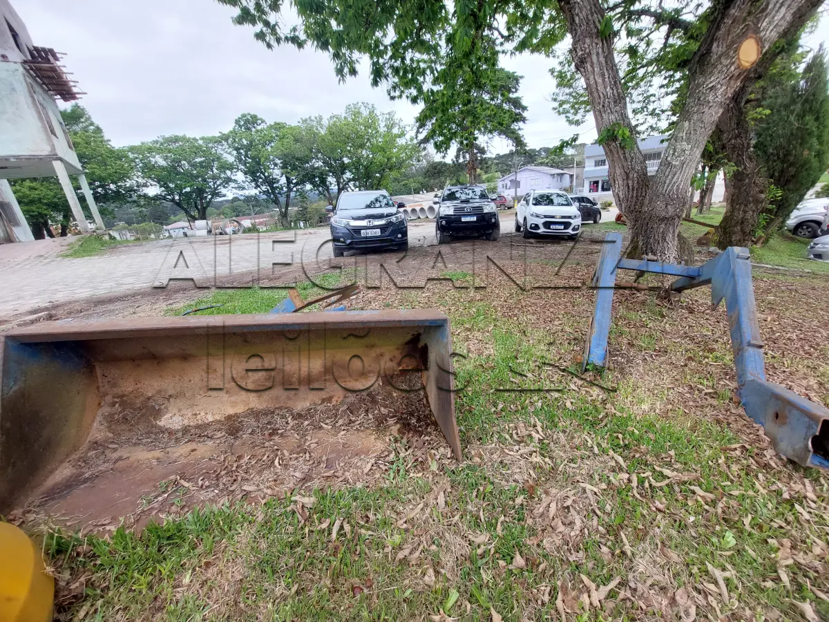 LOTE 018 - PLAINA AGRÍCOLA CARREGADEIRA LEVANTE AZUL / METAL FREITAS / MODELO CONCHA