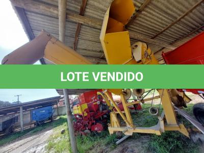 LOTE 022 - COLHEDORA DE ESPIGAS DE MILHO COMBINE
