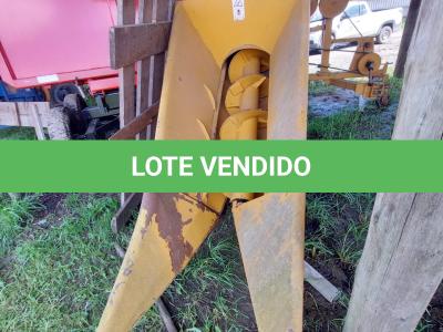 LOTE 022 - COLHEDORA DE ESPIGAS DE MILHO COMBINE