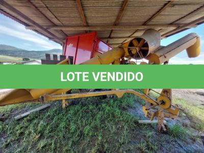 LOTE 022 - COLHEDORA DE ESPIGAS DE MILHO COMBINE