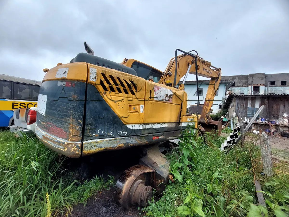 LOTE 042 - ESCAVADEIRA R140LC HYUNDAY - ANO 2014