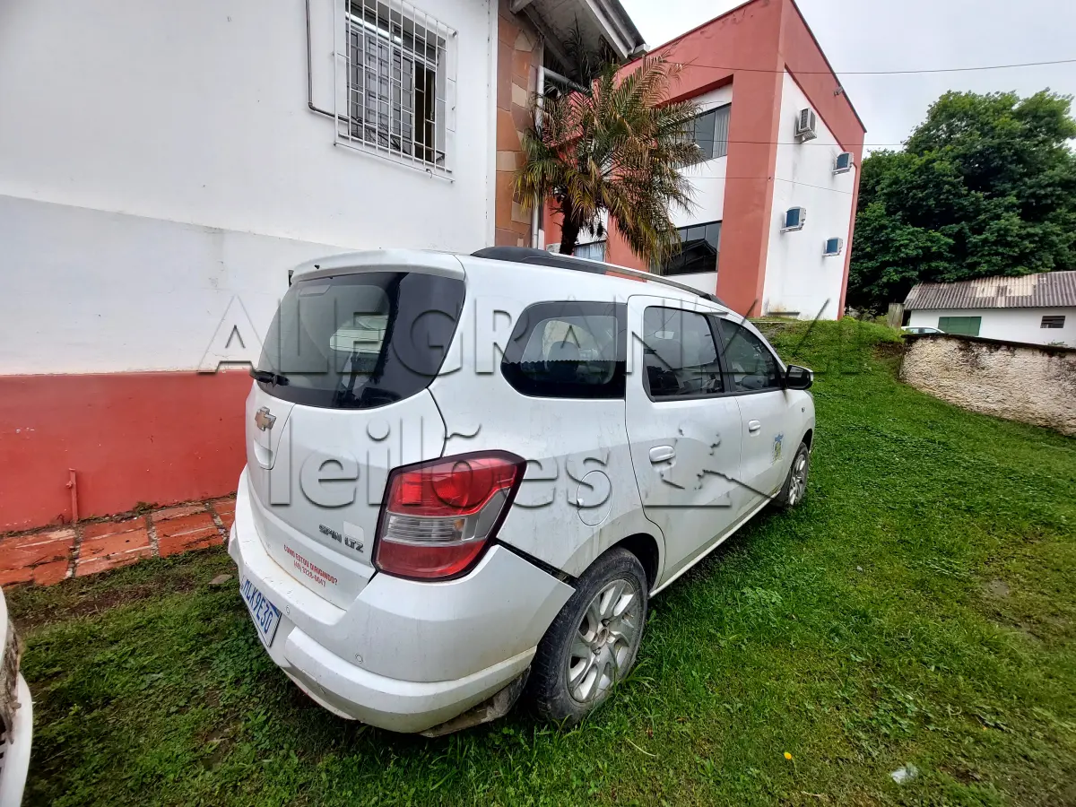 LOTE 032 - CHEVROLET SPIN 1.8 l MT LTZ - ANO 2013/2014 - COMPLETO