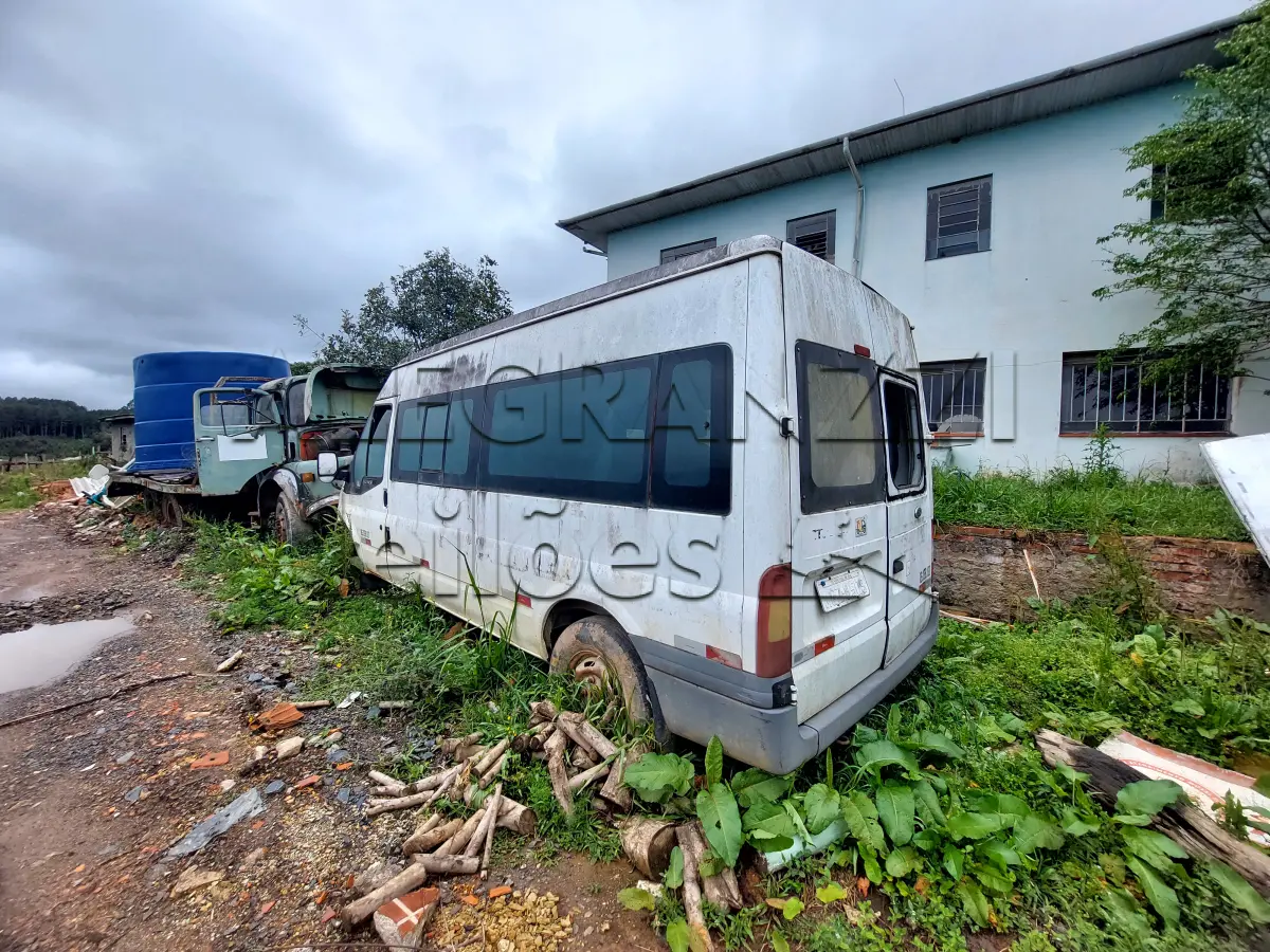 LOTE 034 - FORD TRANSIT BUS 350 l - ANO 2008/2009 - 16 LUGARES - NÃO FUNCIONA