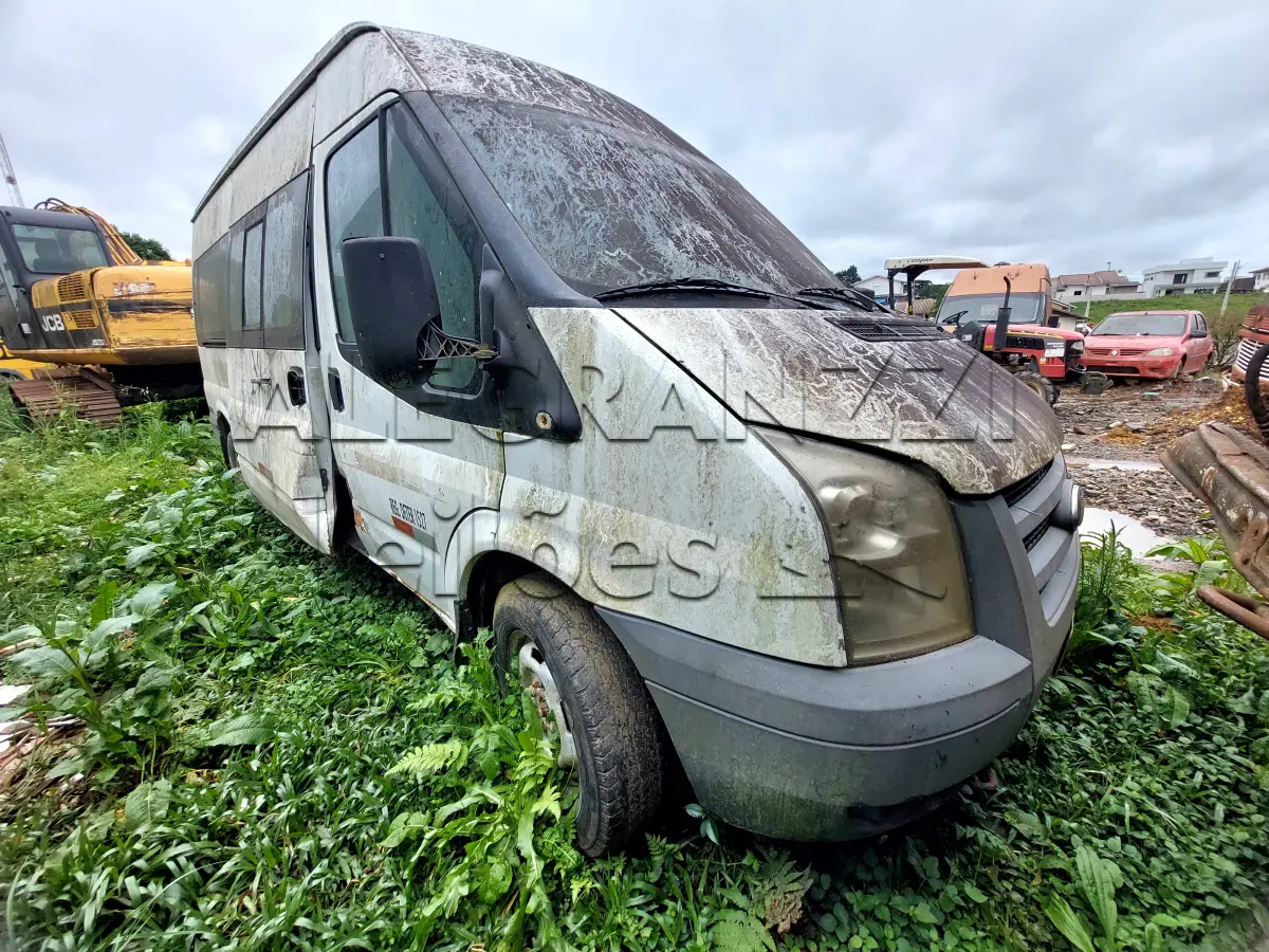 LOTE 034 - FORD TRANSIT BUS 350 l - ANO 2008/2009 - 16 LUGARES - NÃO FUNCIONA