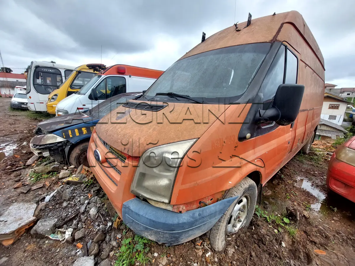 LOTE 026 - SUCATA DE VEÍCULO BAIXADO / FORD TRANSIT 350L TA (IMPORTADO) FURGÃO / ANO MODELO: 2010/2011