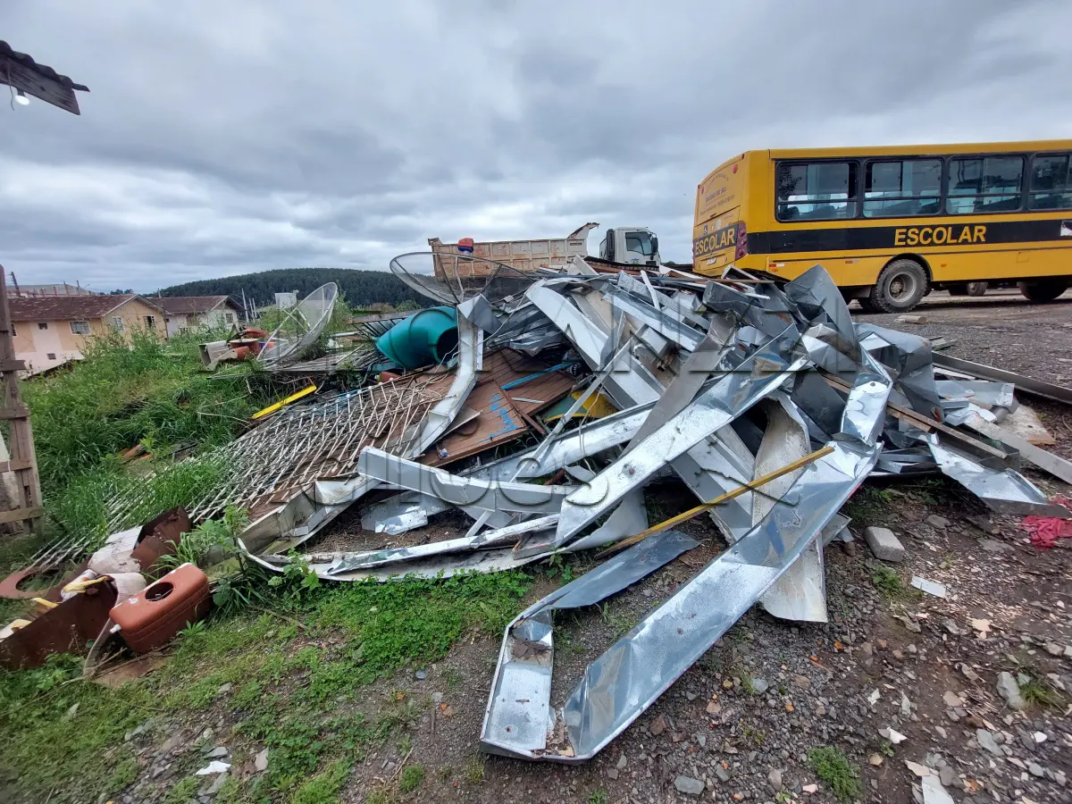 LOTE 010 - SUCATAS EM GERAL