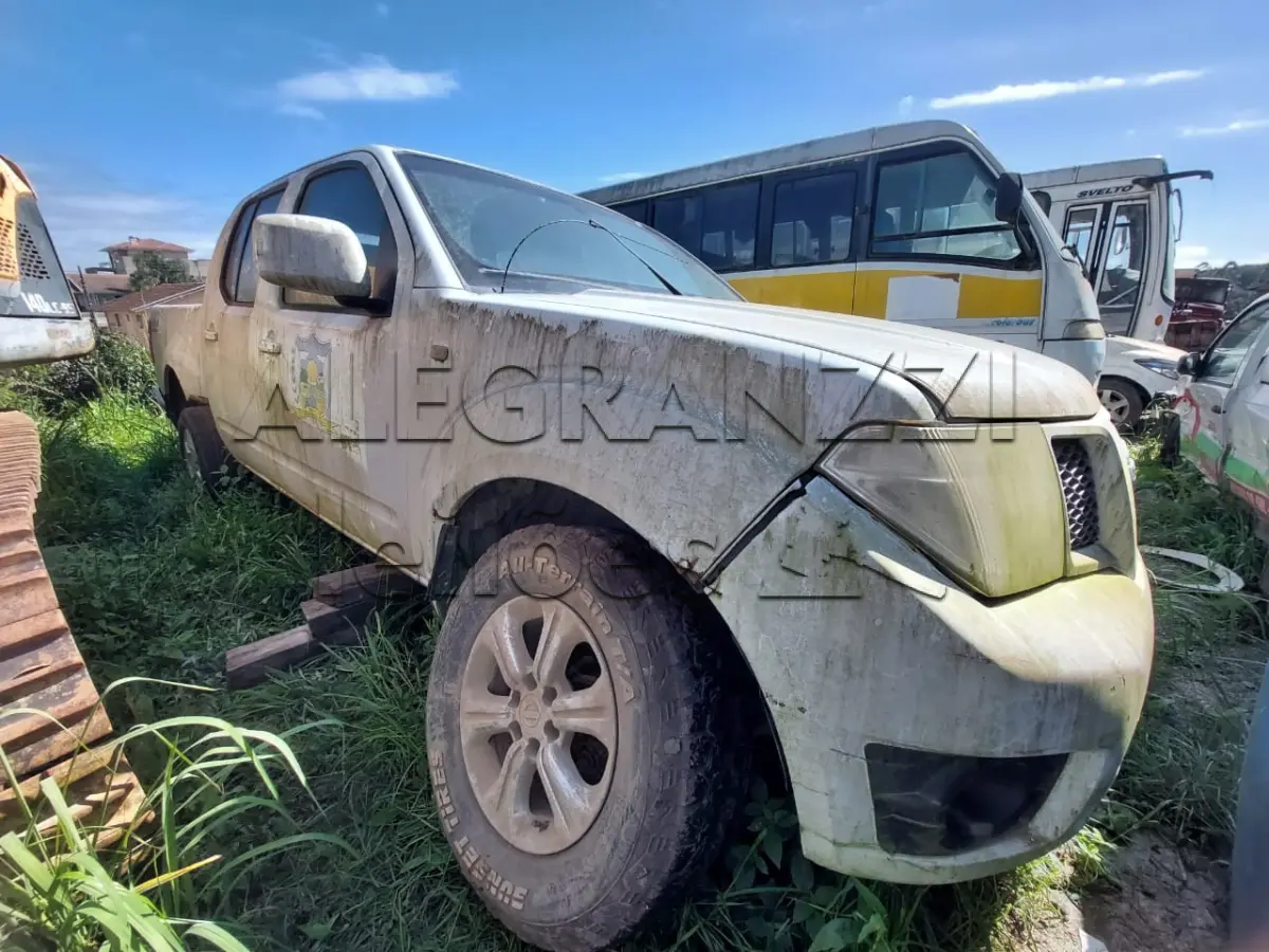 LOTE 029 - NISSAN FRONTIER S 4X4 - ANO 2014/2015 - COMPLETA - NÃO FUNCIONA