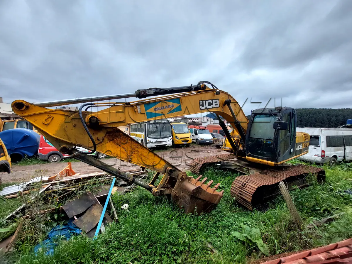 LOTE 041 - ESCAVADEIRA HIDRAULICA JCB 200 - ANO 2011