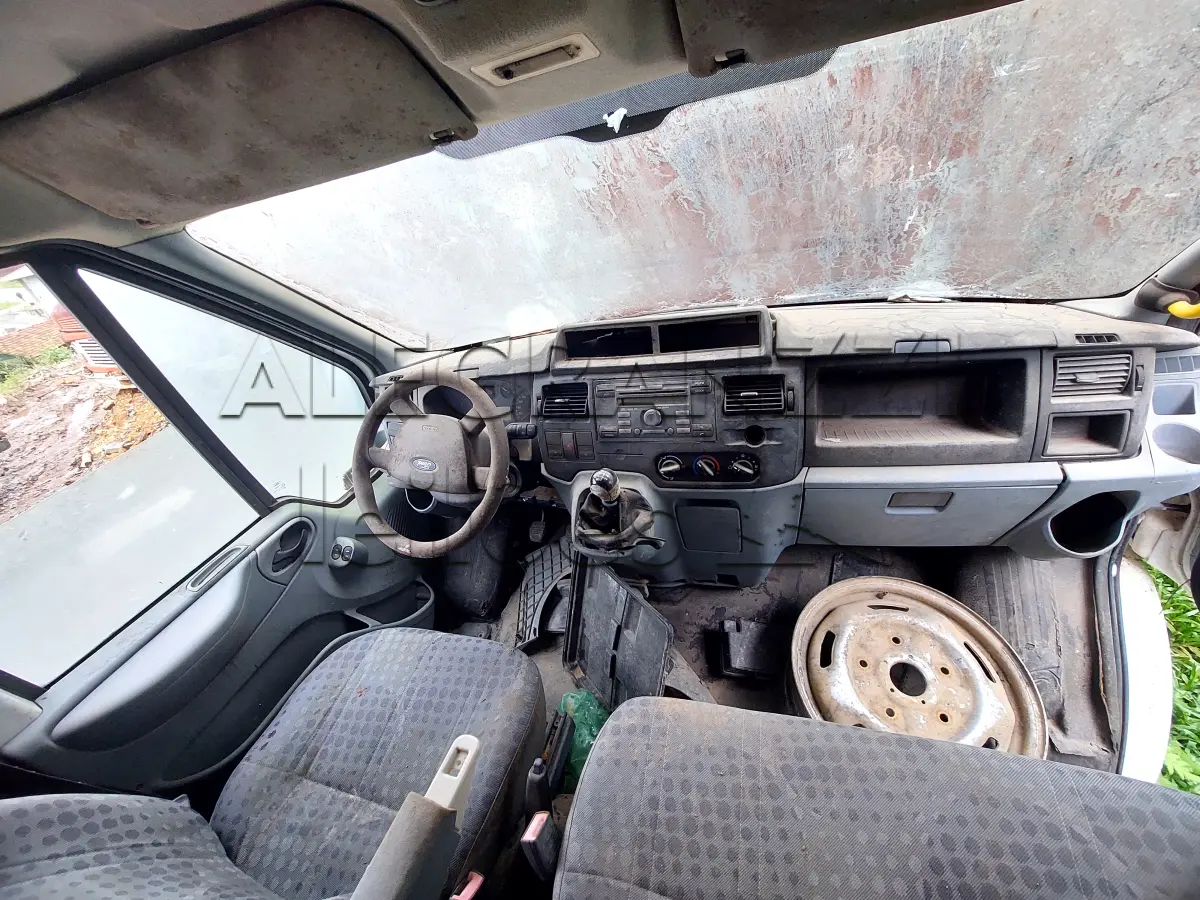 LOTE 034 - FORD TRANSIT BUS 350 l - ANO 2008/2009 - 16 LUGARES - NÃO FUNCIONA