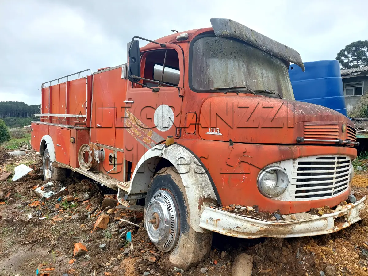 LOTE 025 - SUCATA DE VEÍCULO BAIXADO / CAMINHÃO MERCEDES BENZ/L 1113 (BOMBEIRO) / ANO/MODELO 1979/1979