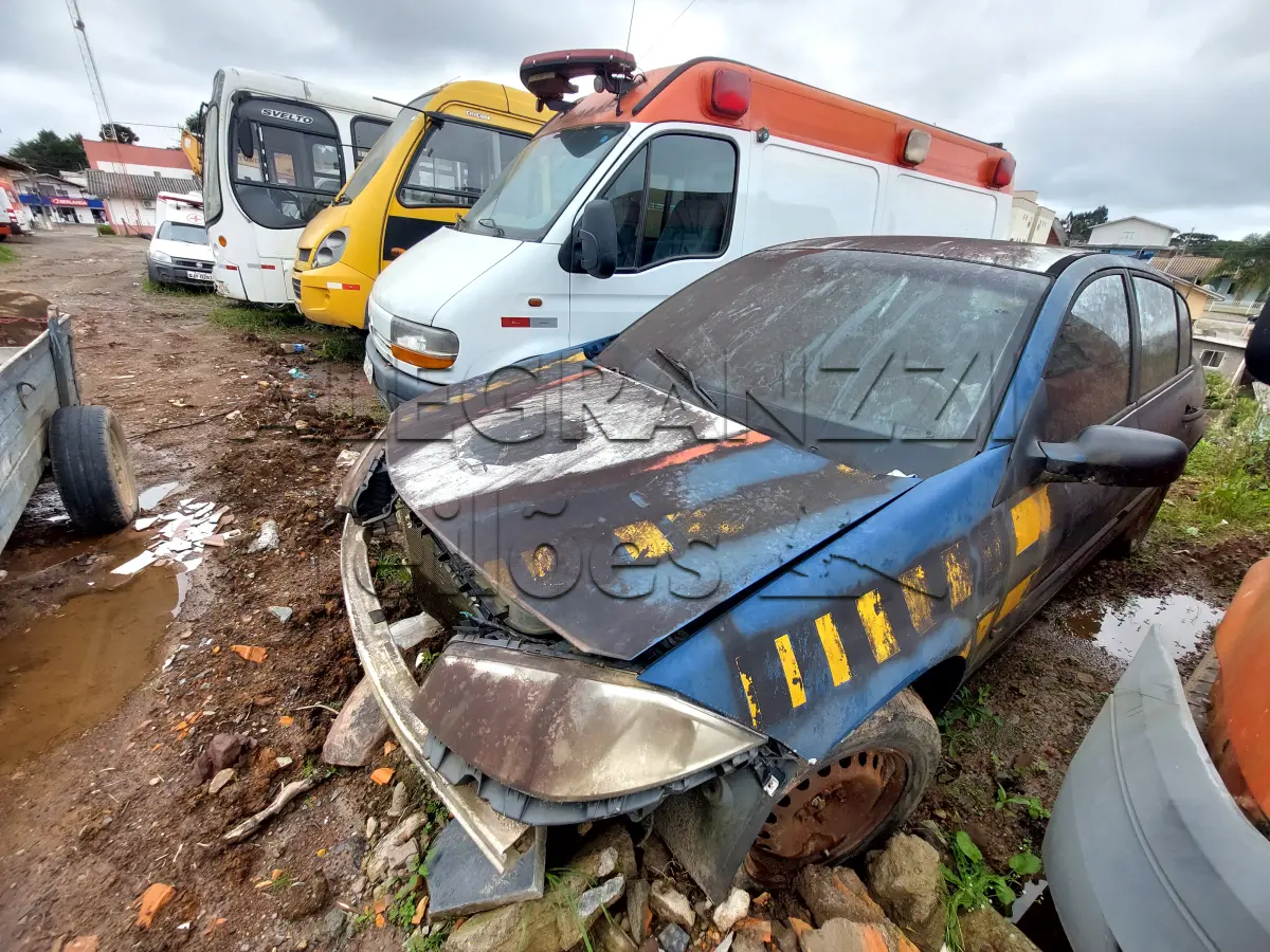 LOTE 028 - SUCATA DE VEÍCULO BAIXADO / RENAULT/MEGANE SD EXPR 20 / ANO/MODELO: 2009/2009