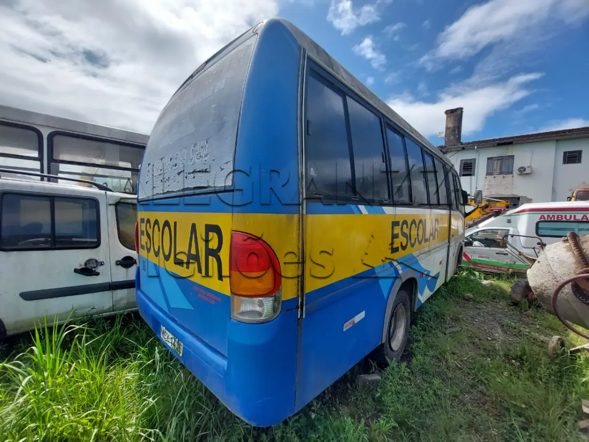 LOTE 037 - MARCOPOLO VOLARE A6 ESC - ANO 2004/2004 - NÃO FUNCIONA