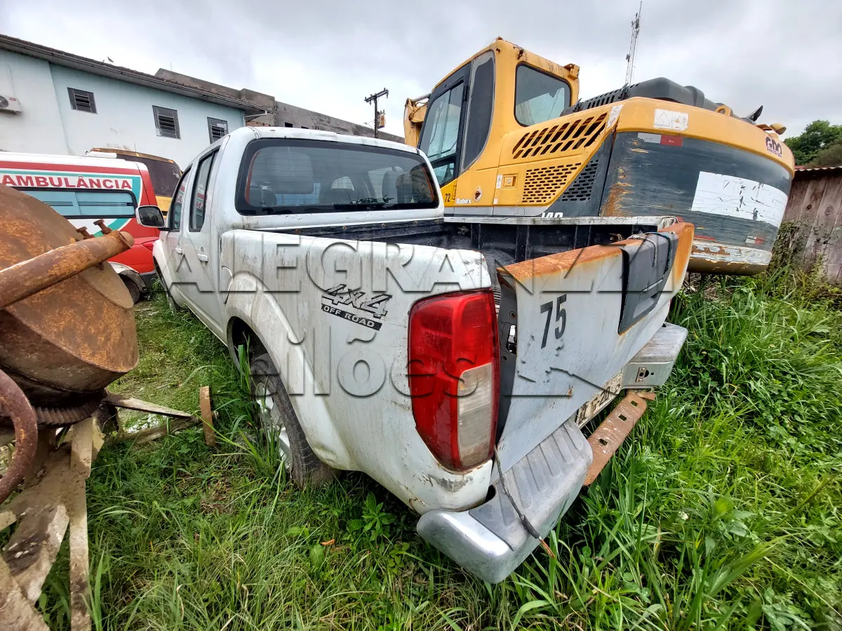 LOTE 029 - NISSAN FRONTIER S 4X4 - ANO 2014/2015 - COMPLETA - NÃO FUNCIONA