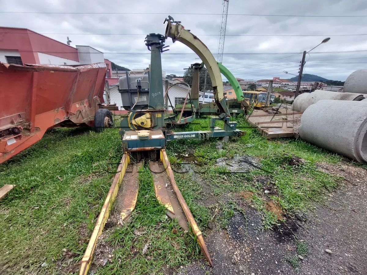 LOTE 016 - COLHEDEIRA MAX GOLD 12 PREMIER CX HD PINHEIRO