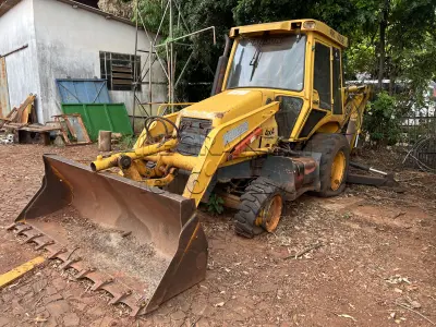 LOTE 002 - RETROESCAVADEIRA RANDON 4X4