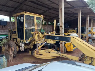 LOTE 001 - MOTONIVELADORA CATTERPILLAR 135H