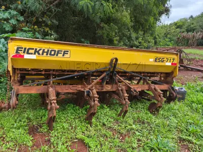 LOTE 007 - PLANTADEIRA E SEMEADEIRA MÚLTIPLA EICKHOFF / ANO 2010