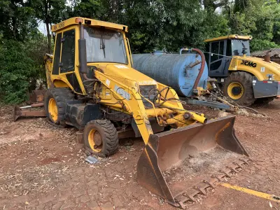 LOTE 002 - RETROESCAVADEIRA RANDON 4X4