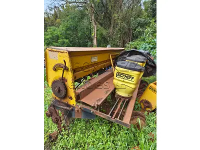 LOTE 007 - PLANTADEIRA E SEMEADEIRA MÚLTIPLA EICKHOFF / ANO 2010